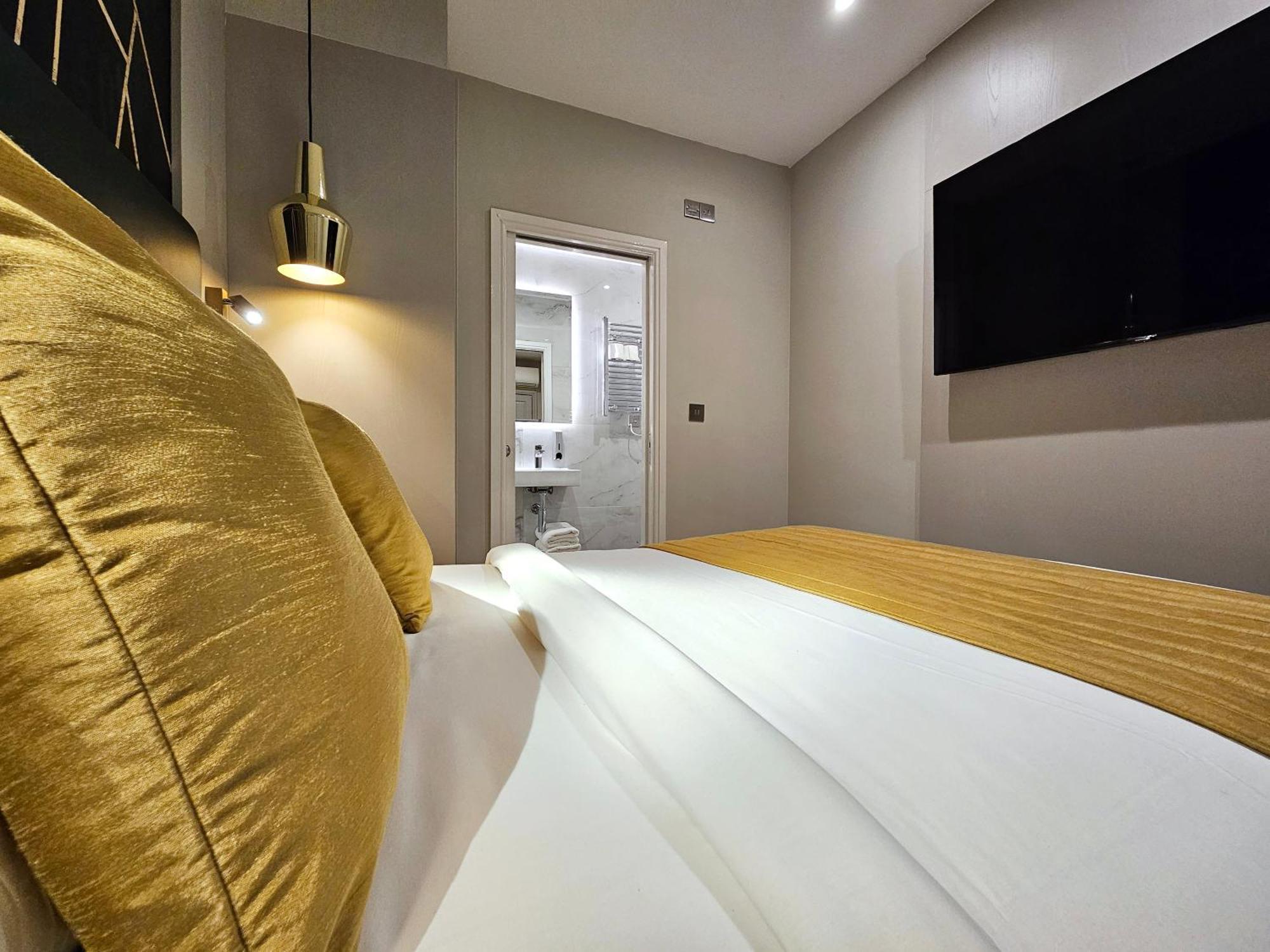 Double Room,1571272367:JPEG
