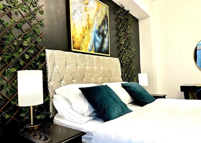 Duke And Duchess Apartments And Rooms - Private In Room Hot Tub Suites London